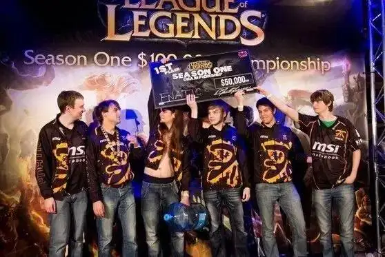 网瘾少年曾渴望零花钱，如今职业选手凭电竞实现财务自由？(图2)