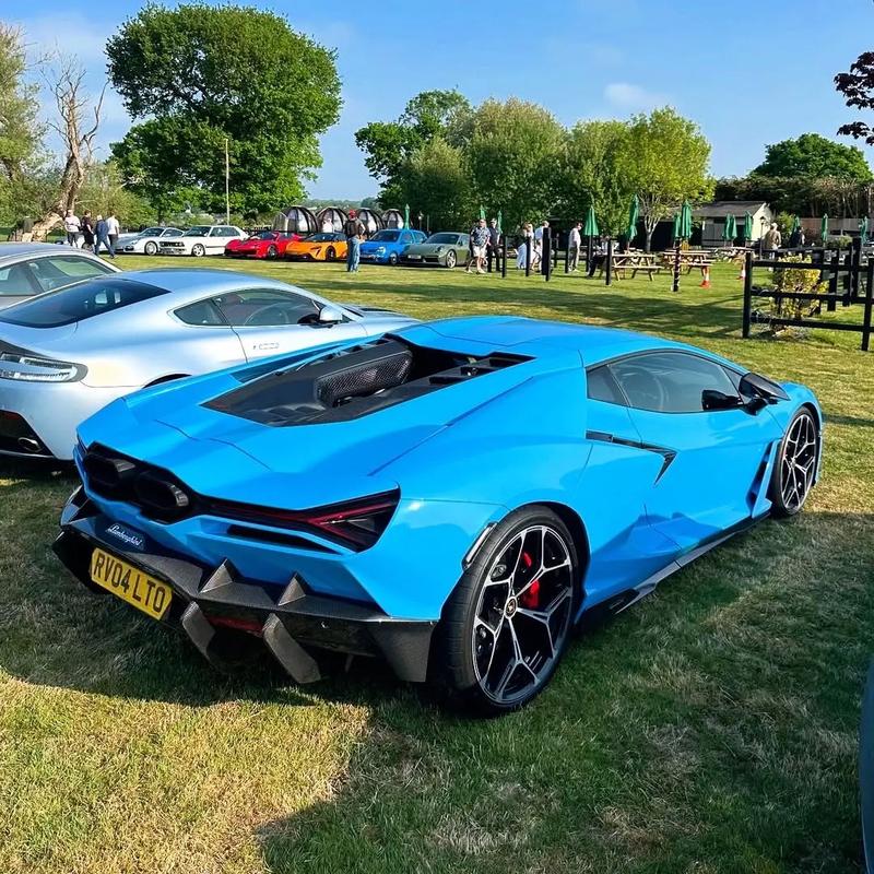 兰博基尼Countach与Revuelto，谁才是最具代表性