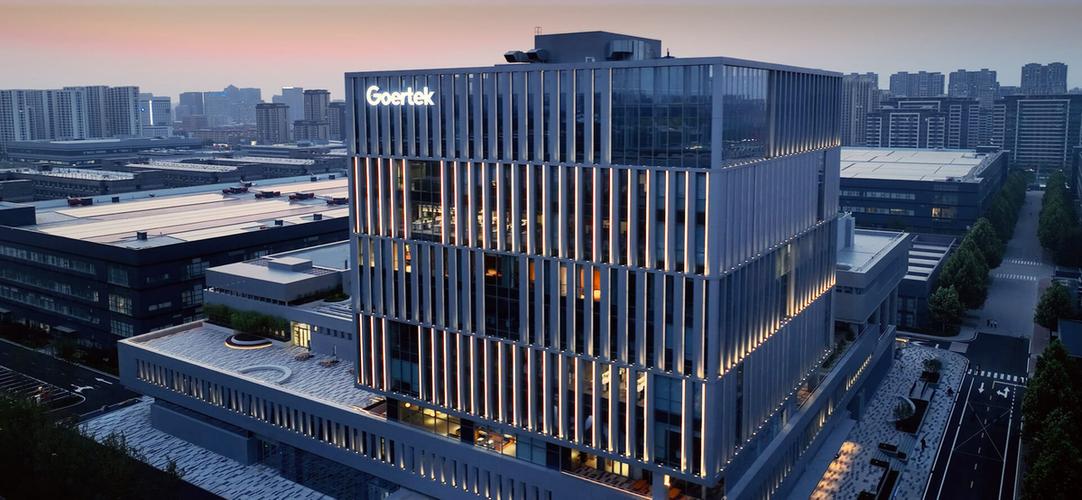 歌尔首届创新大会亮点多,声学方案助力AI眼镜升级(图2) 歌尔首届创新大会亮点多,声学方案助力AI眼镜升级(图2)