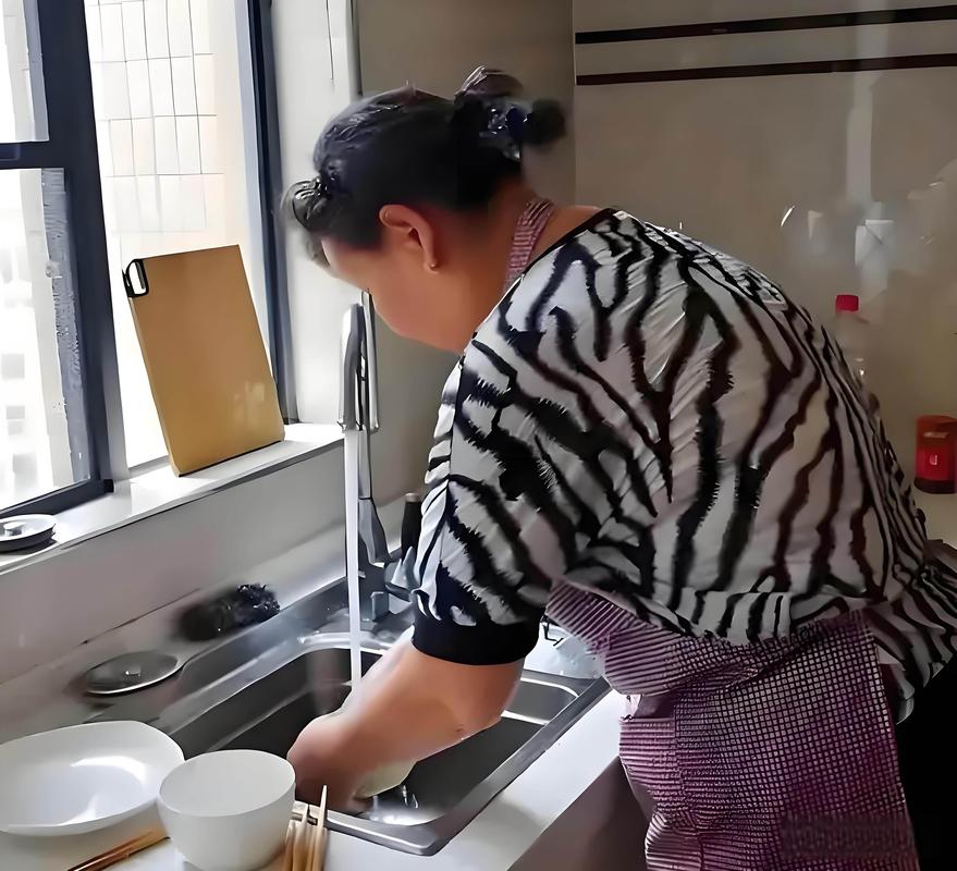 退休阿姨在家做社区团长，每月增收3000+的正规轻活(图3)