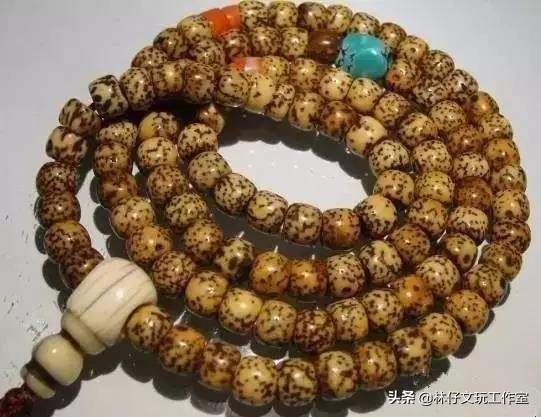 南红盘玩后颜色变红润,搭配更出彩(图13) 南红盘玩后颜色变红润,搭配更出彩(图13)