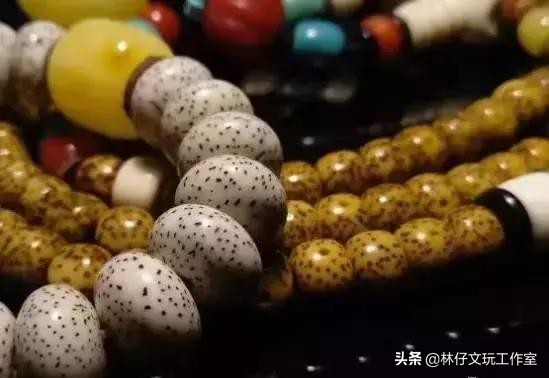 南红盘玩后颜色变红润,搭配更出彩(图16) 南红盘玩后颜色变红润,搭配更出彩(图16)