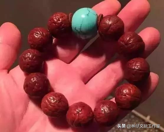 南红盘玩后颜色变红润,搭配更出彩(图18) 南红盘玩后颜色变红润,搭配更出彩(图18)