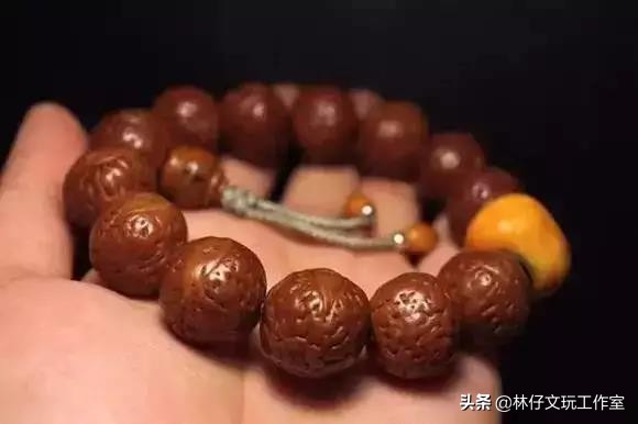 南红盘玩后颜色变红润,搭配更出彩(图22) 南红盘玩后颜色变红润,搭配更出彩(图22)