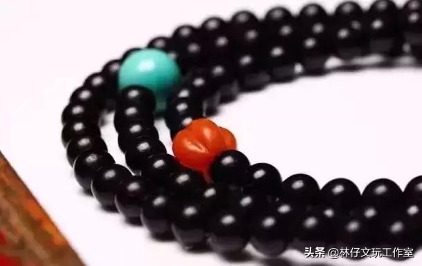 南红盘玩后颜色变红润,搭配更出彩(图26) 南红盘玩后颜色变红润,搭配更出彩(图26)