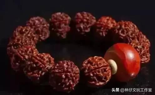 南红盘玩后颜色变红润,搭配更出彩(图5) 南红盘玩后颜色变红润,搭配更出彩(图5)